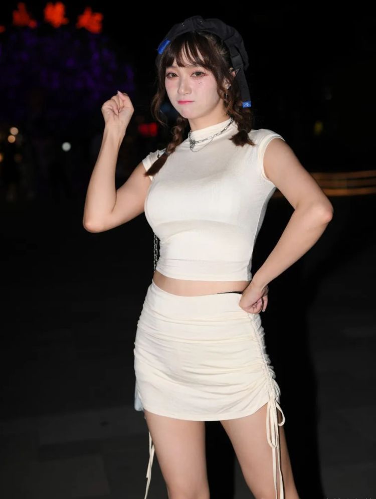 高跟鞋 包臀裙搭配高跟鞋,温柔时尚显气质