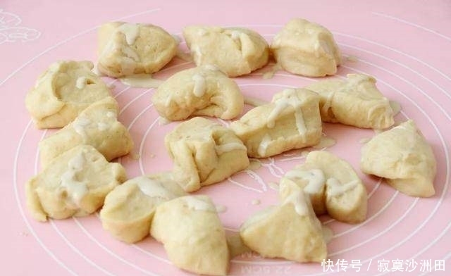 色拉油版吐司不用面包机,不用手揉面,依然可以做出手套膜的柔软