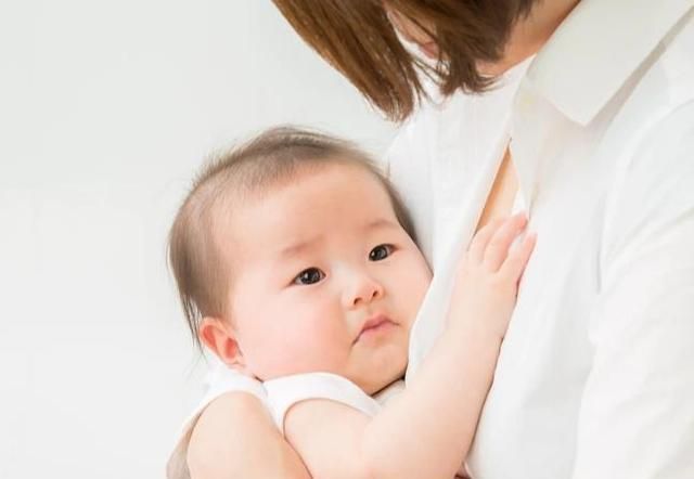 表妹|别再过度神话“母乳喂养”了,错误的坚持只会让宝宝受伤!