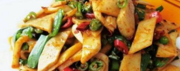 美食优选:糖醋手撕包菜、青椒肉丝、油爆河虾、小炒杏鲍菇的做法