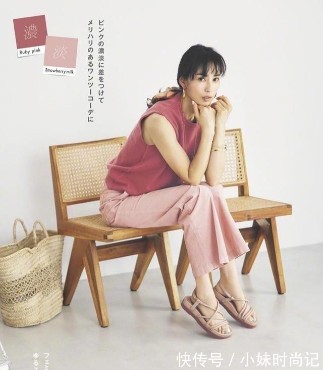 黑白色|女人过了40岁穿衣要讲究了,学会这几招穿搭干货,优雅高级显气质