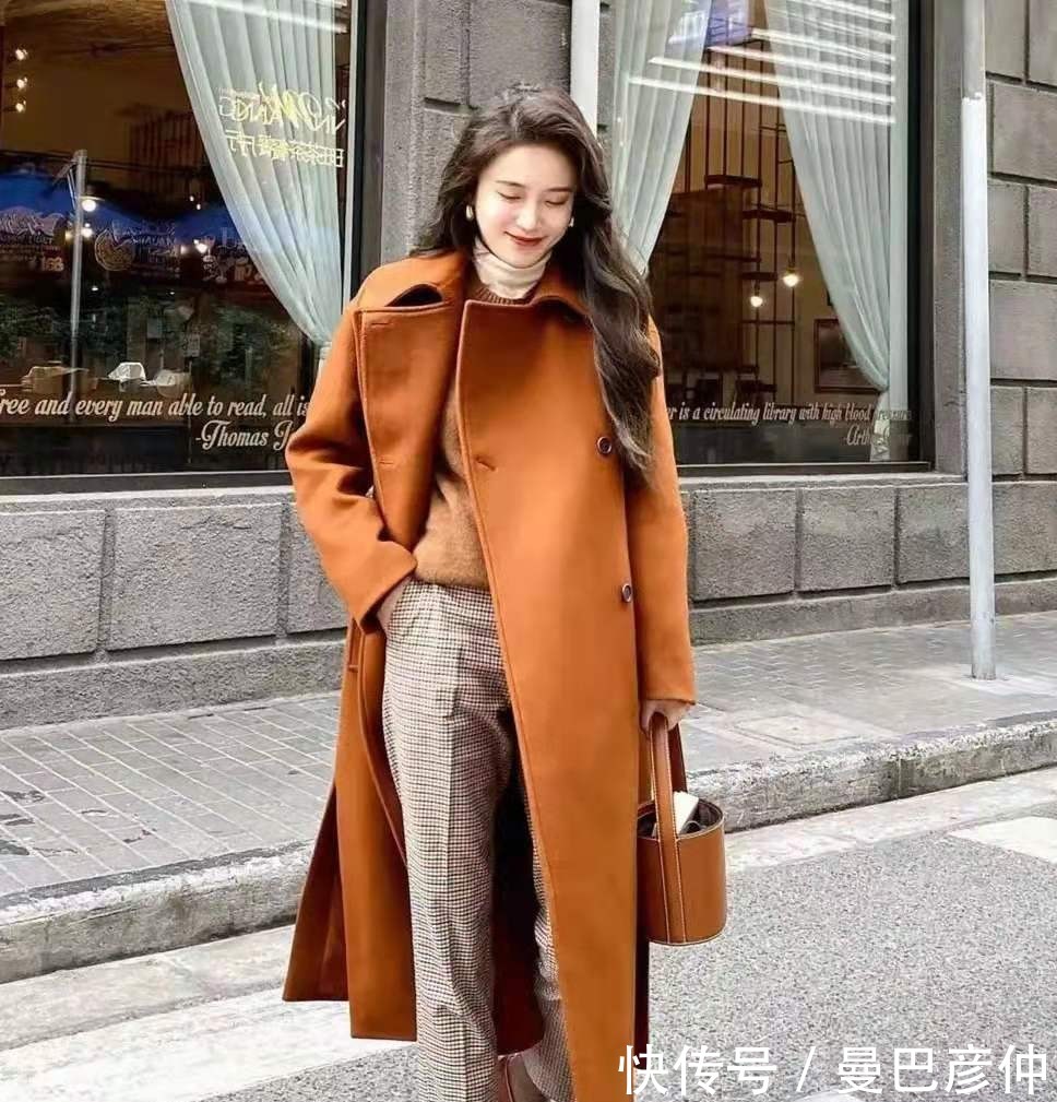 冬季穿大衣选对色彩很重要,这三类简洁耐看,谁穿都气质高级