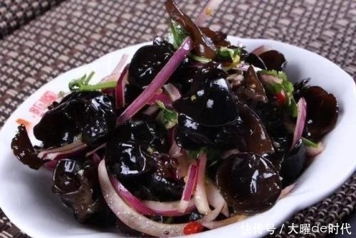 洋葱和此物一起炒,不贫血了,大肚子平了,皮