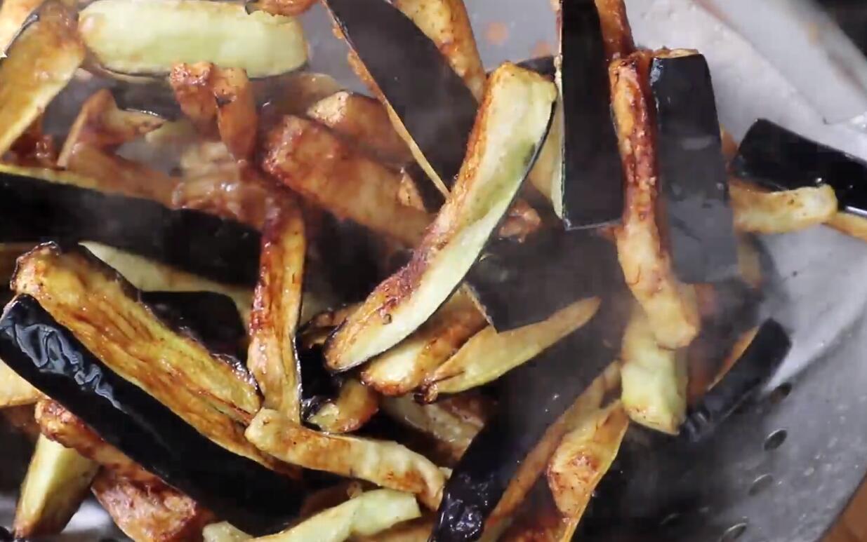 青线椒|想吃茄子煲不用去饭店了,很多大厨都这么做,酱香浓郁,太好吃