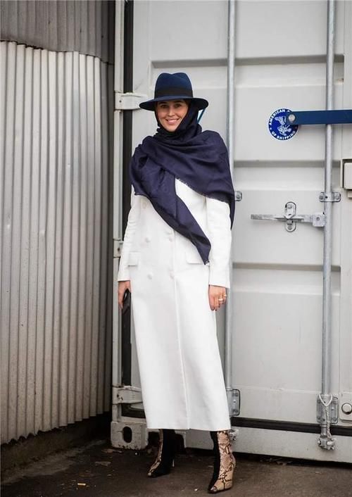 酷爱穿黑色大衣的女人！打破沉闷全靠它，时髦更显气质