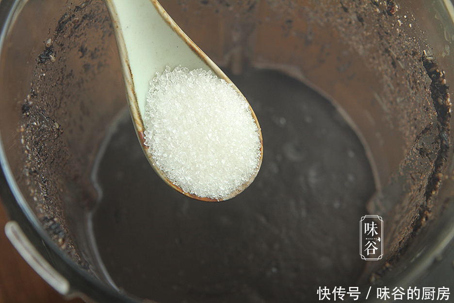 黑米黑豆黑|入冬后,早餐给家人喝此米糊,每天一杯,营养易吸收,养出好身体