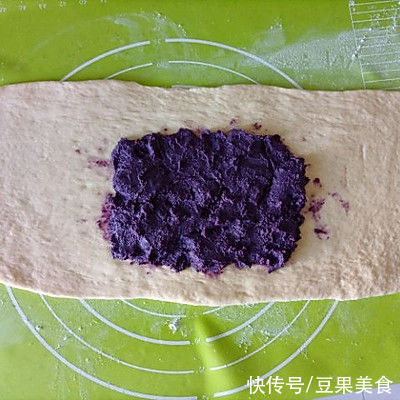烤箱|#一口新年味，全家享佳味#紫薯大理石吐司间包