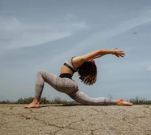 体型|盐城气质女孩，通过瑜伽收获了令人羡慕的身材，腹肌马甲线统统有