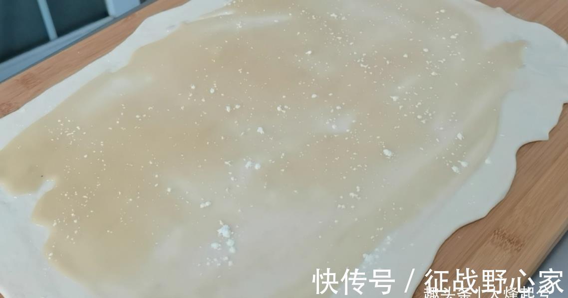 油酥|芝麻酥饼在家简单做,外酥里软又香甜,不用烤箱也可以酥得掉渣