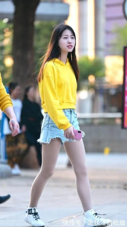 短裤 时尚短裤搭配减龄卫衣,青春活力四射,元气满满!
