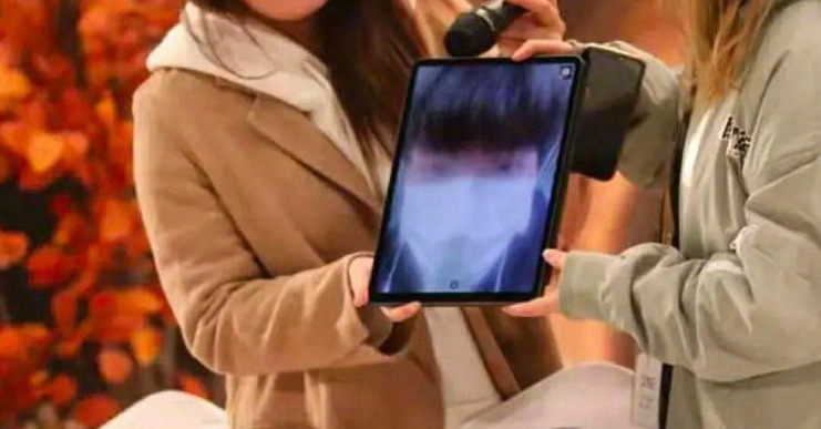 R1SE|R1SE最近怎么了翟潇闻缺席团专发布会,粉丝为何却骂起公司