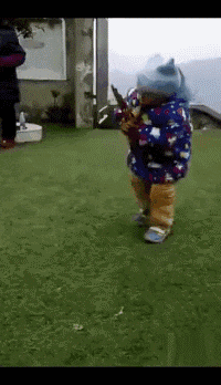 |搞笑GIF：长点心吧 对面住的可都是单身汉啊