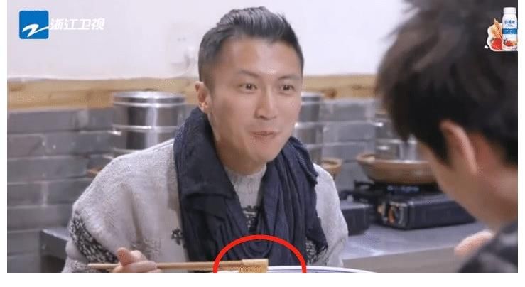 李亞鵬下館子吃面條，跟謝霆鋒口味一樣，老板娘的話亮了！