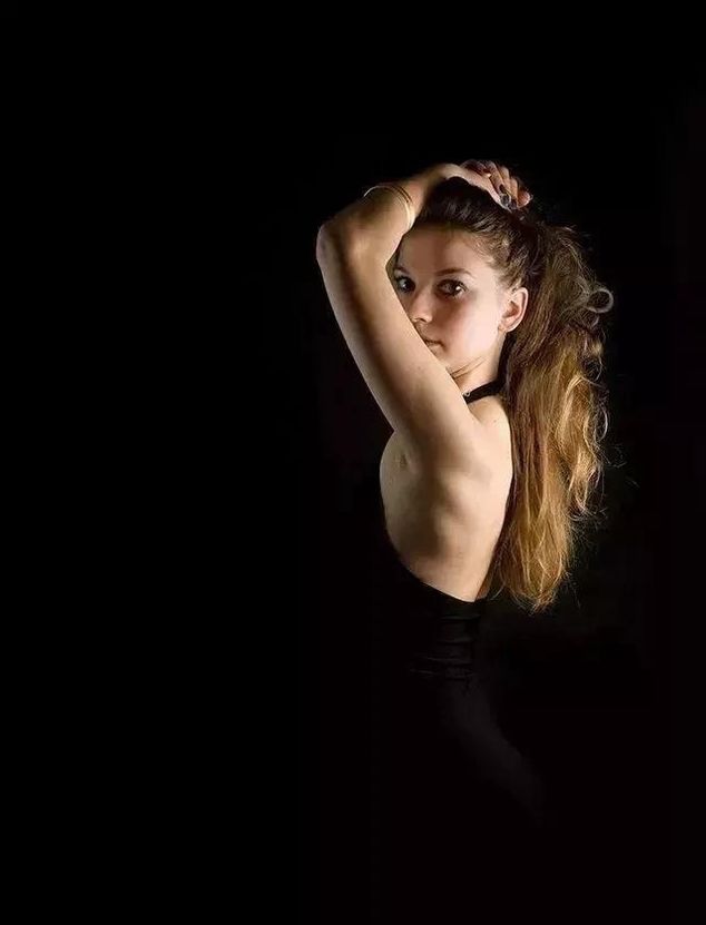 摄影技巧 压光技巧 拍出背景暗 主体亮的照片 快资讯