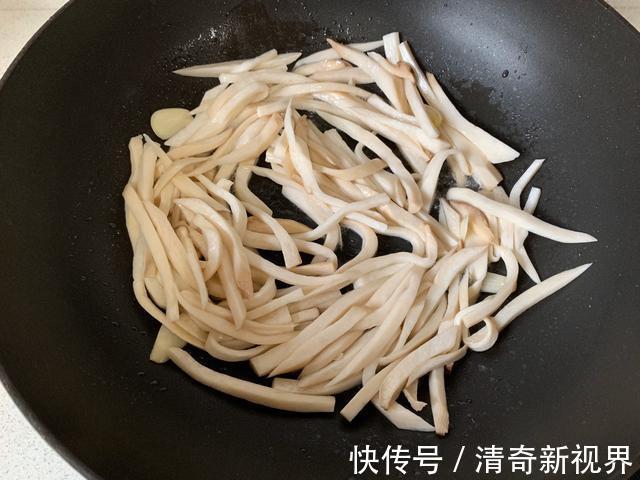 杏鲍菇|吃起来像肉不是肉,而是健康营养的素食,简单炒一下给肉也不换