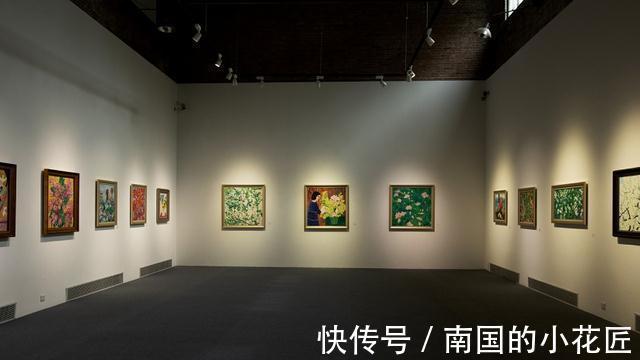 陈小艺$白雪：歌手变画家，在京798艺术区举办个人画展吸引圈内众星捧场