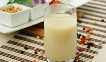 豆奶|早上是养肝的黄金时间,多吃4种食物,肝脏会更健康