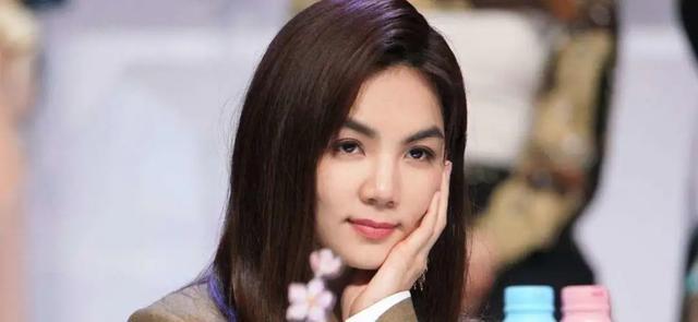 美丽新世界|华语第一女子天团出道三年推出50首歌,如今一人失声令粉丝痛心