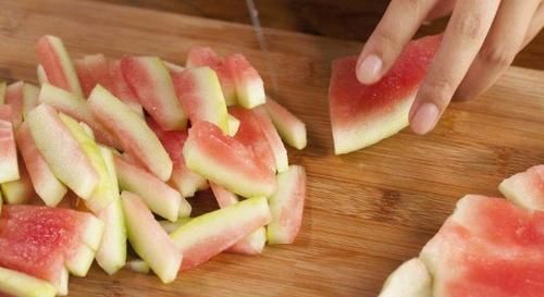 健康|人到中年想长寿，要学会吃3种食物，美容养颜、改善体质！