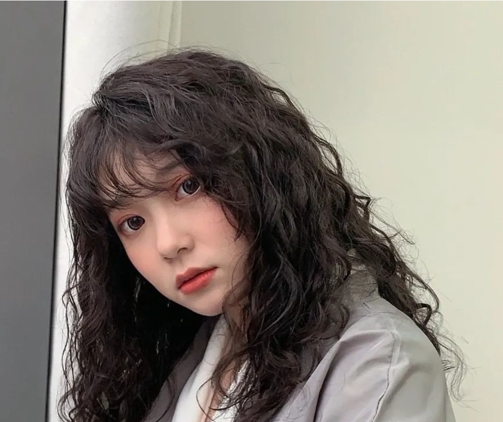 造型 2022发型怎么整?烫卷卷最洋气,好处多多不要错过