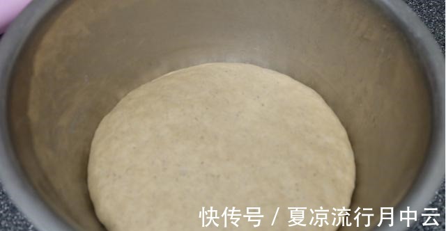 香煎全麦香葱花卷,不仅好吃好做,还有营养,非常适合做给孩子吃!