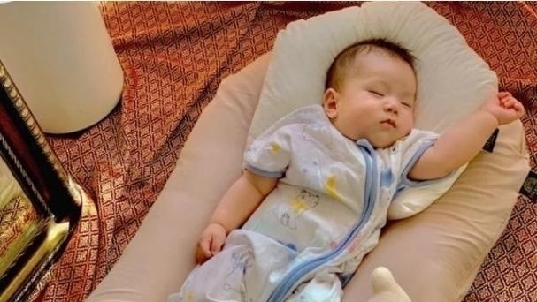 大床|4岁儿子独享2米大床,却总说“睡着挤”,宝妈看完监控后泪目