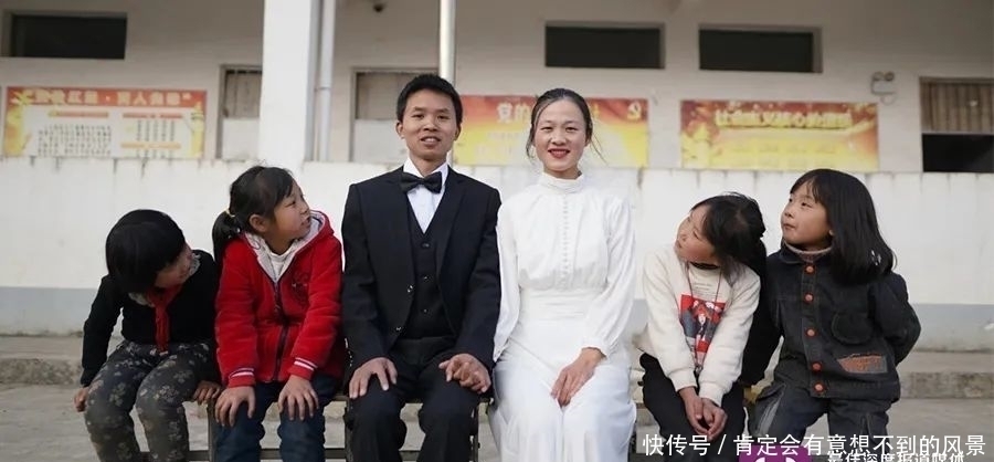 婚纱照|最美的爱情：背80斤书上山的支教老师要结婚了，拍了一组特别的婚纱照