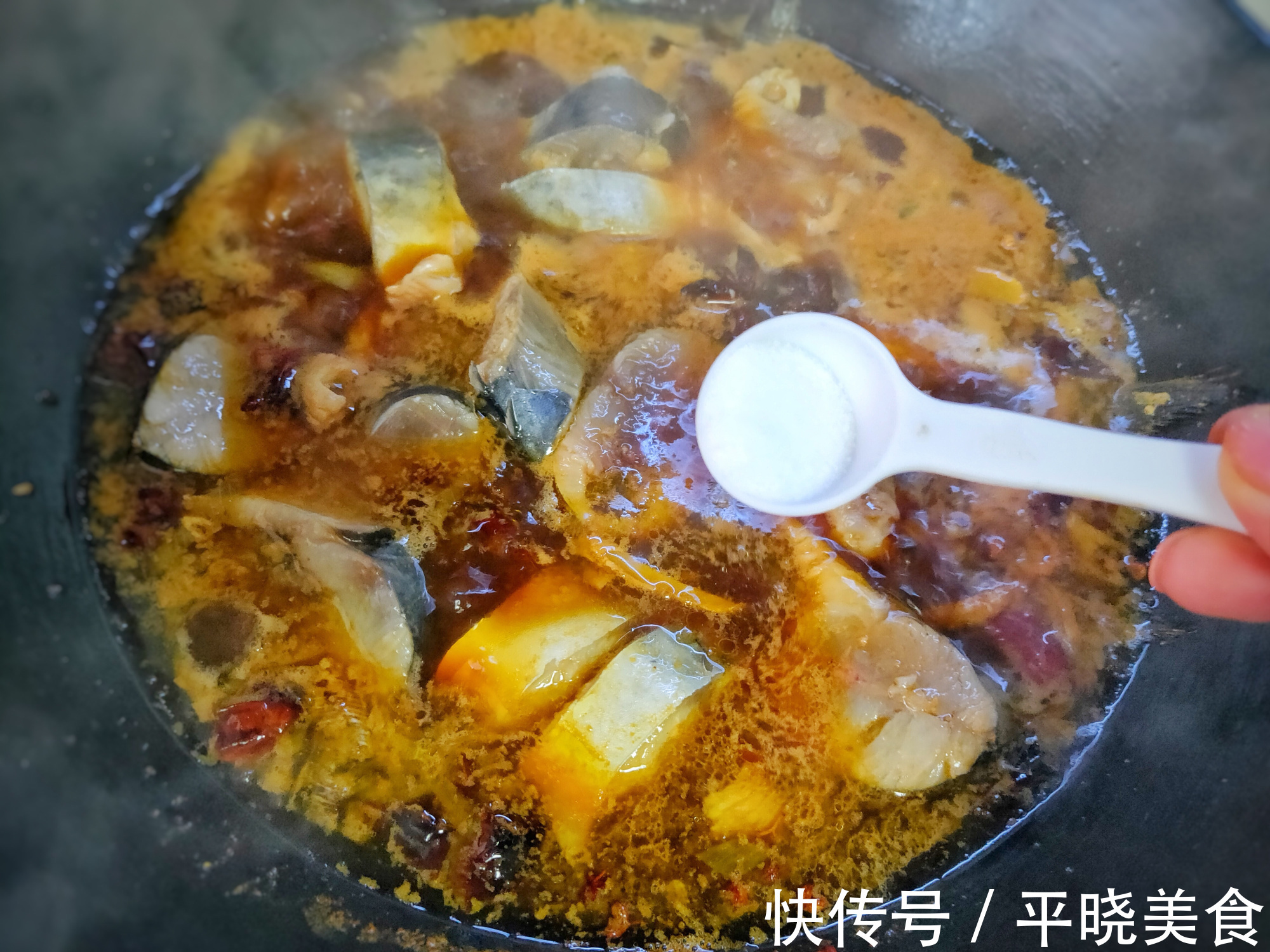 这鱼便宜还没刺，遇到从不手软，一买就是七八斤，营养丰富味鲜美