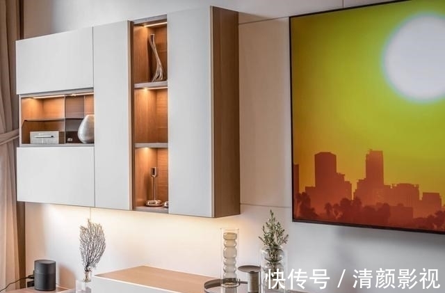 床头|传统床头柜我看不上,悬空设计延伸2m桌面,一字排开可享3大功能