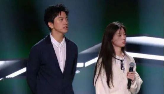 冠军|这届《好声音》跑偏,只顾宠导师,冠军单依纯曾被韩红否定