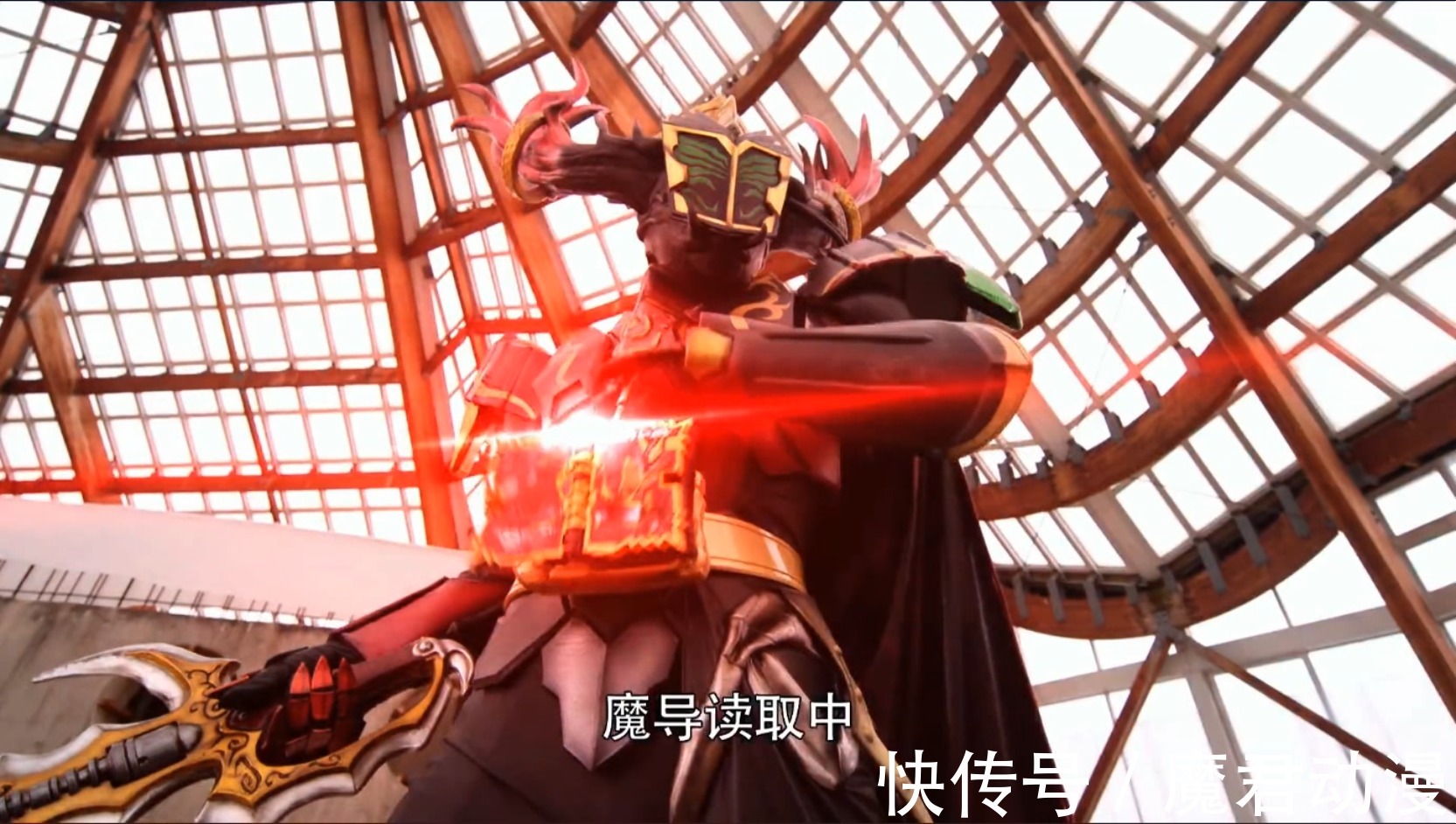 故事|假面骑士圣刃:大结局之前一切的阴谋终于解开,流苏总算是没白死