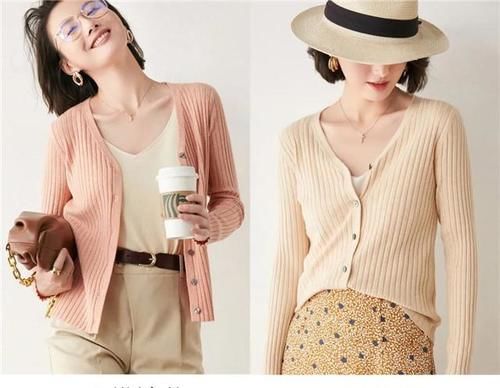 v领|2021年秋天一定要穿一次“针织开衫”，搭配半身裙，时髦更显气质