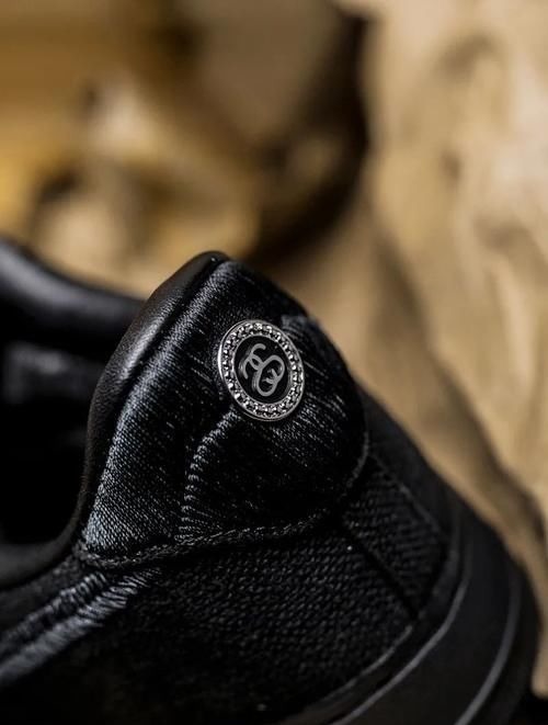 富婆 “富婆快乐鞋 2.0”!这颜值、这质感,小编只能祈祷别再涨价了!