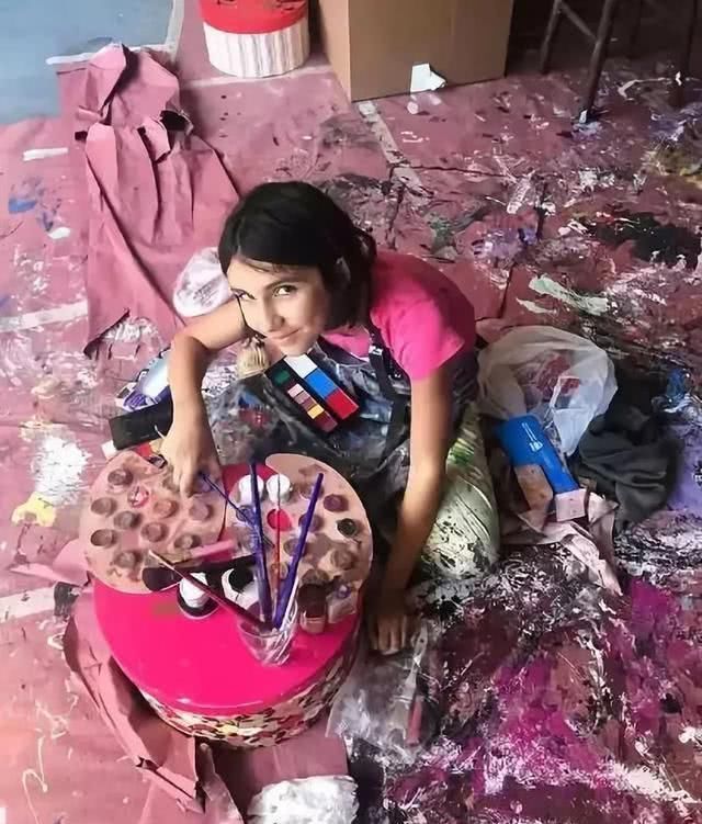 小天才!7岁天才小画家,把真人画进作品,创意堪比毕加索,获得国际认可