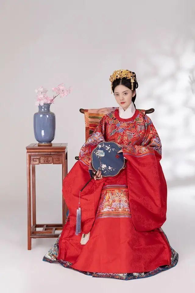 霞帔#中国人的嫁衣,不该只有西方的婚纱,更应该是传统的凤冠霞帔!