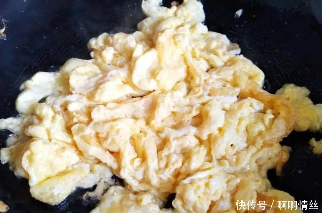 气温下降了,只需一个西红柿,一个鸡蛋做碗暖心又暖胃的面汤!