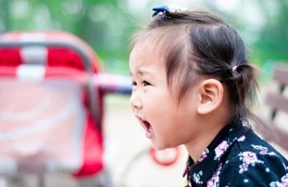 王大妈|“孩子喝你一口奶茶有什么”,奶奶护娃心切,女孩我有肺结核