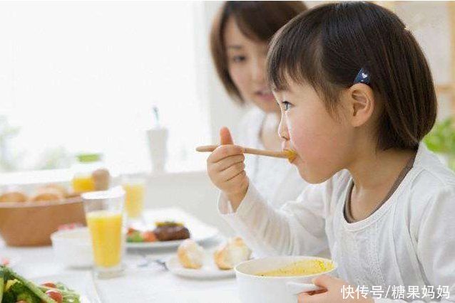 孩子|两岁宝宝的主食变“大人饭”，儿科医生指出问题，宝妈幡然醒悟