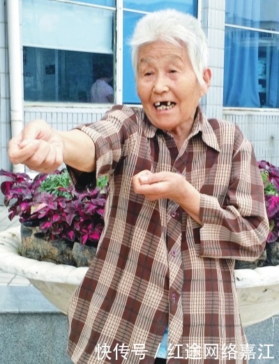 车主|抗日老兵街头处理交通事故,一句话喝住双方车主,连交警都佩服