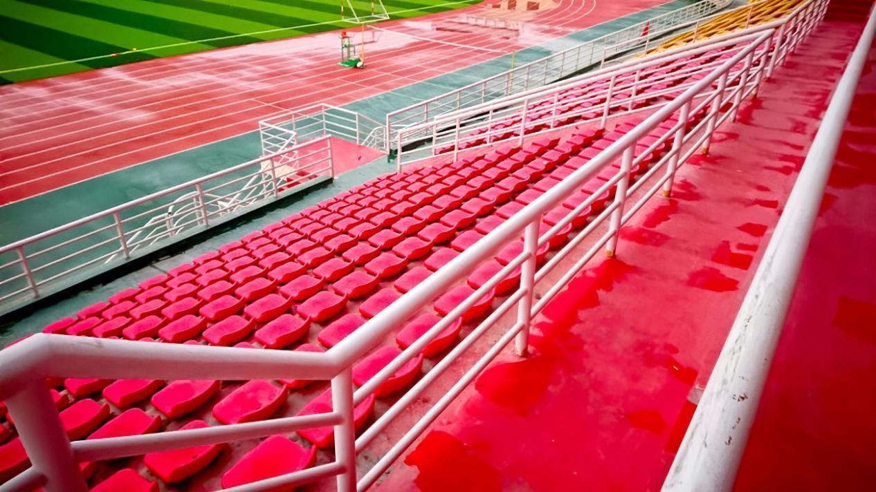 热塑性|为什么体育场的塑料椅子,一烧就新?知道是用什么材料做的吗?