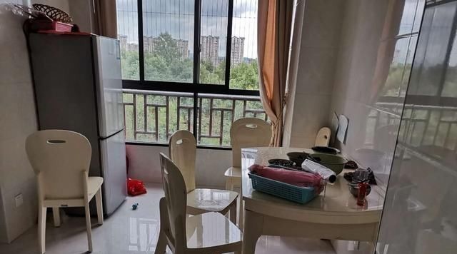 邋遢|娶了个邋遢媳妇,32万装修的新房半年乱成狗窝,客厅不堪入目