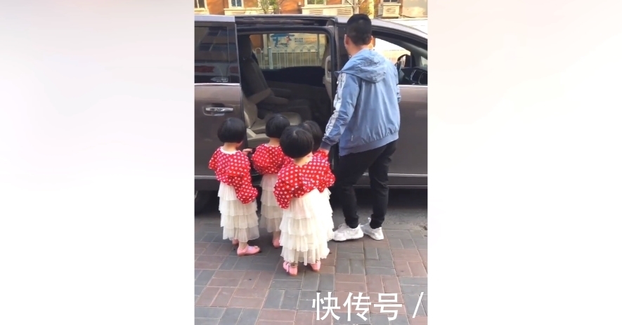 女儿|爸爸带四胞胎女儿出门,司机都看呆了, 网友:超载拒绝接单