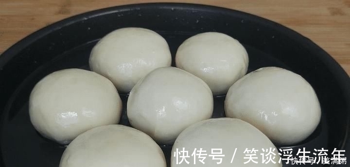 面剂|面粉别蒸馒头了,教你一个新吃法,比油条还香,我家一周吃5次