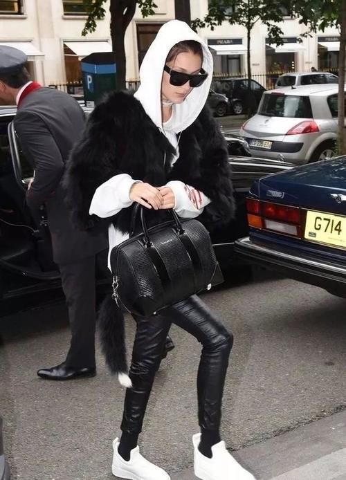 最近火了一种穿法:卫衣+小脚裤,洋气显瘦,承包整个春季的时尚