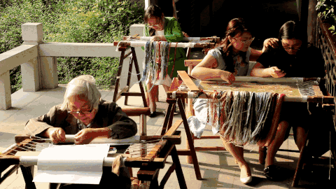 中国传统文化 她用一根针画出近万种颜色的星空，却拒绝美国航天局购买