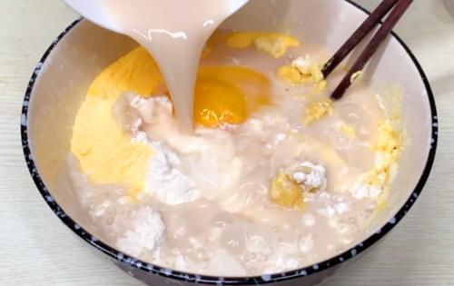 春天，面粉别蒸馒头了，试试这做法，比馒头油条还好吃，太香了