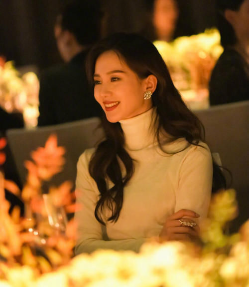 蓬松感|你适合“扎发”还是“披发”?主要由这5个前提判断,照做准美