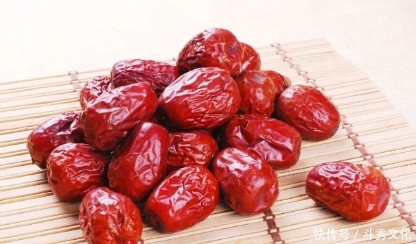 一起吃|红枣虽养人，但和它一起吃就是找病，尤其是爱吃红枣的要知道！