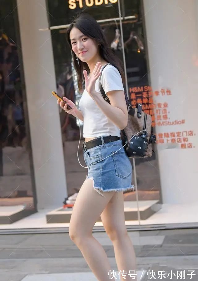 打底裤|短款打底裤搭配白色上衣,简单好看,打造百搭款式穿搭