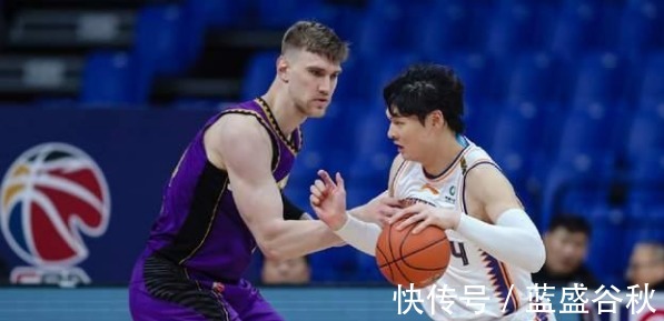 內(nèi)線|馬布里25次失誤恐遭連敗，楊鳴禁區(qū)碾壓深圳隊(duì)邱彪無力回天！